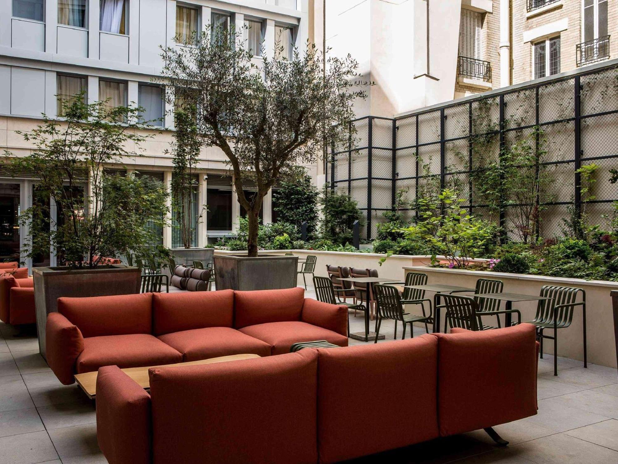 Mercure Paris 17 Batignolles Hotel Exterior photo